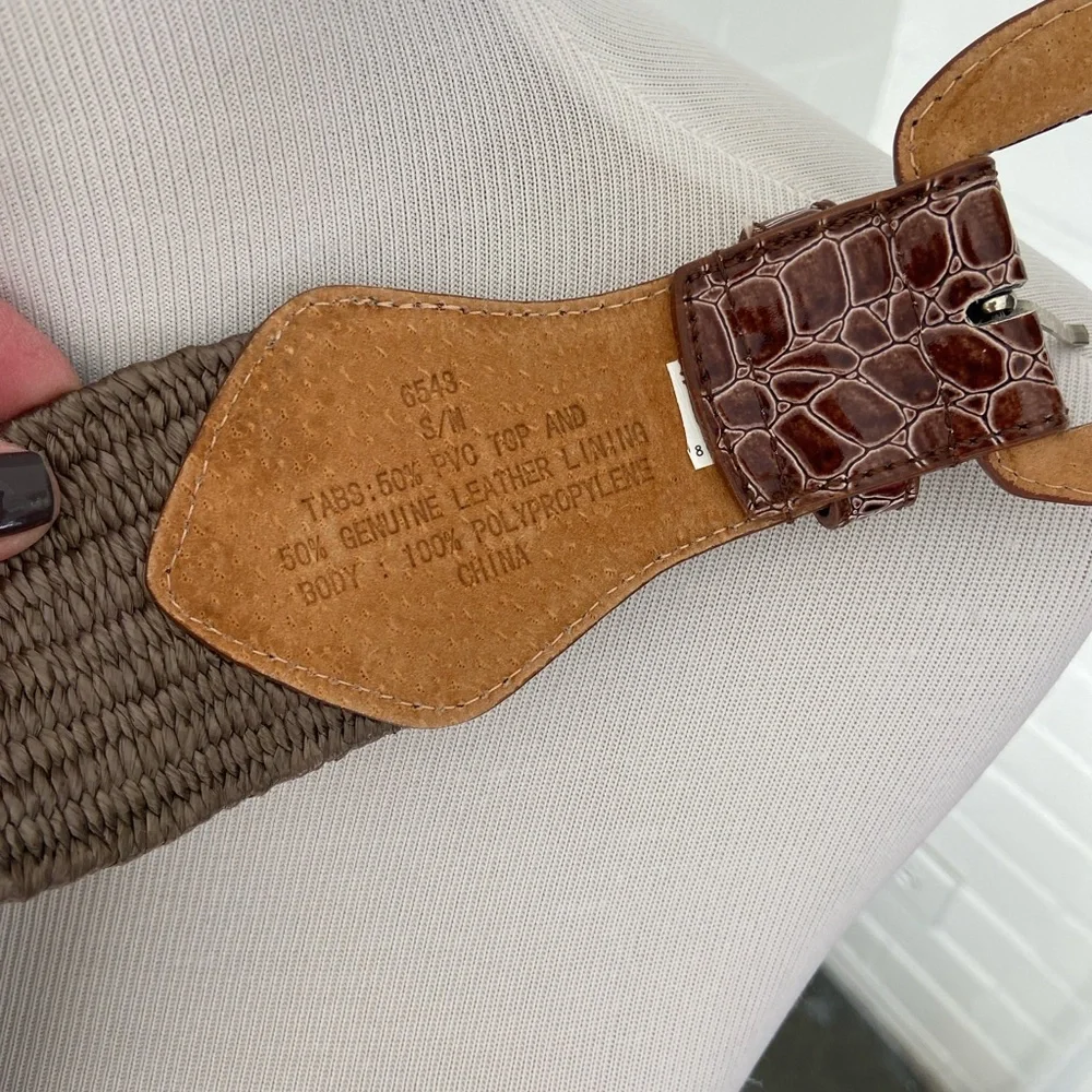 Womens Size S/M Classic Brown Woven Belt Crocodile Pattern Buckle